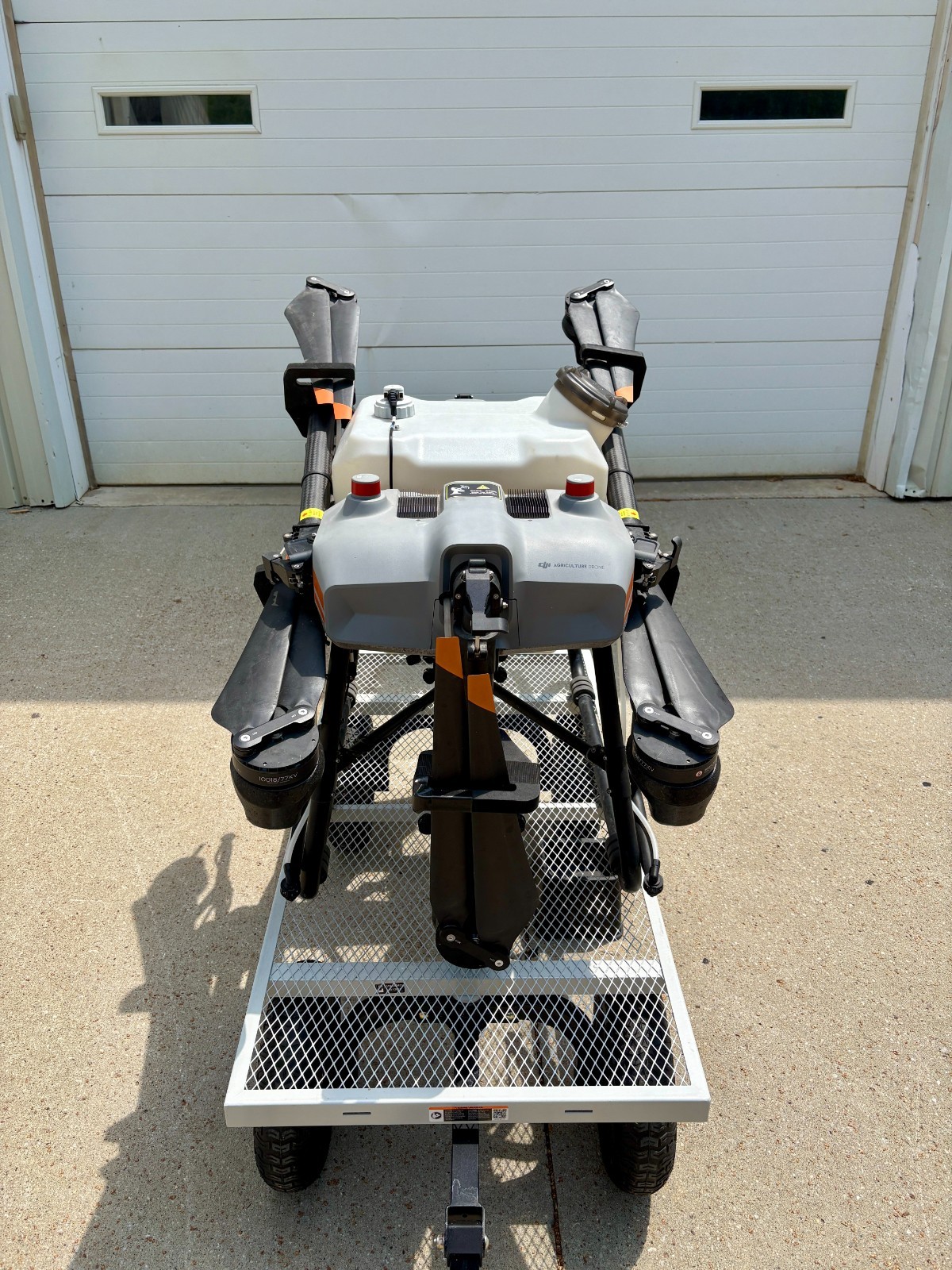 Cover Crop Special DJI Agras T30 Smart Agricultural Drone & RC with Dry Spreader - Image 2