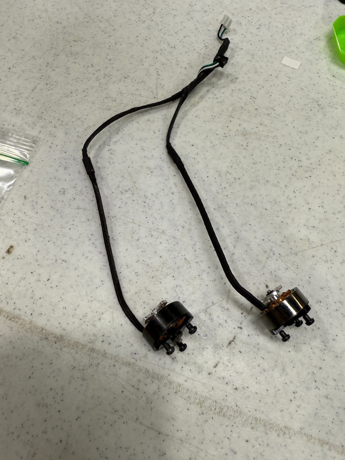 Lot of 2 Small Outrunner Brushless Rear CC & CCW DC Motors for Drones 008